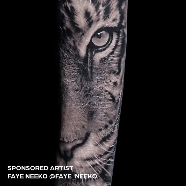 WORLD FAMOUS LEGENDARY OUTLINING INK